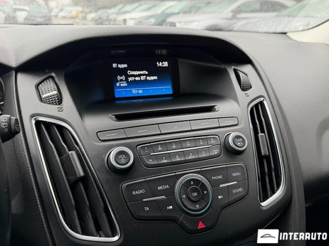 Ford Focus 38 interauto-car