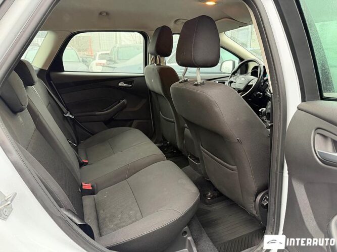Ford Focus 42 interauto-car