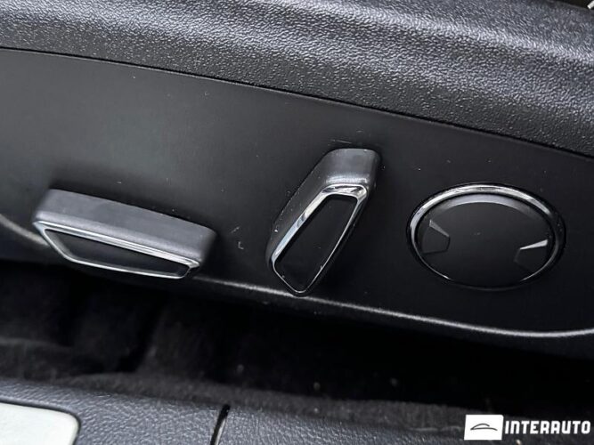 Lincoln MKZ 50 interauto-car