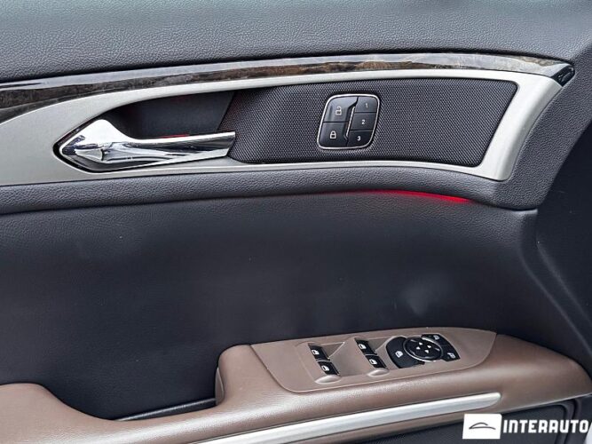 Lincoln MKZ 49 interauto-car