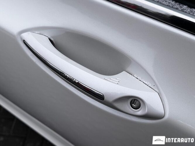 Lincoln MKZ 39 interauto-car