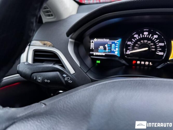 Lincoln MKZ 43 interauto-car