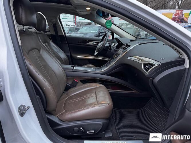 Lincoln MKZ 52 interauto-car