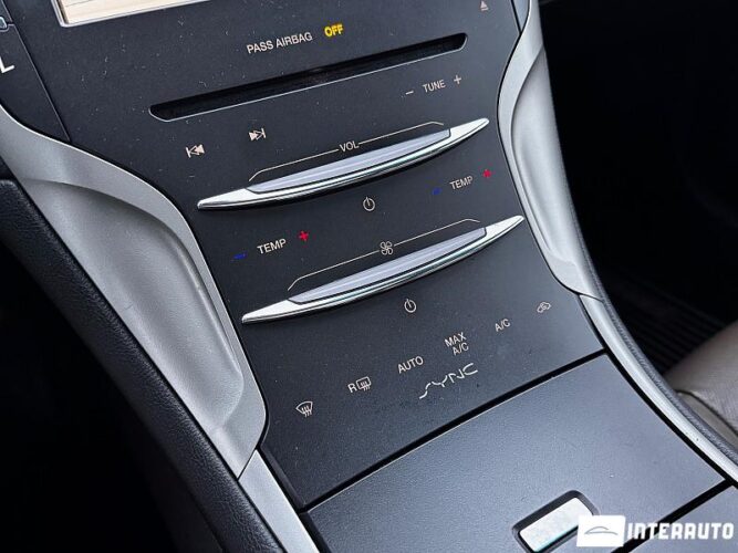 Lincoln MKZ 48 interauto-car