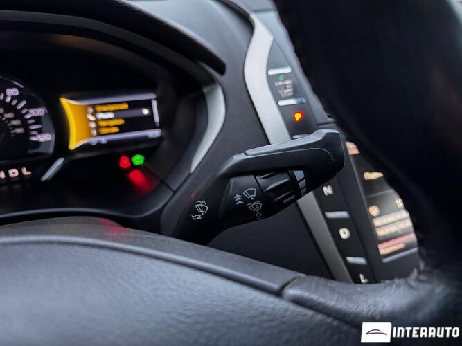 Lincoln MKZ 44 interauto-car