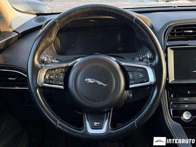 Jaguar F-Pace 42 interauto-car