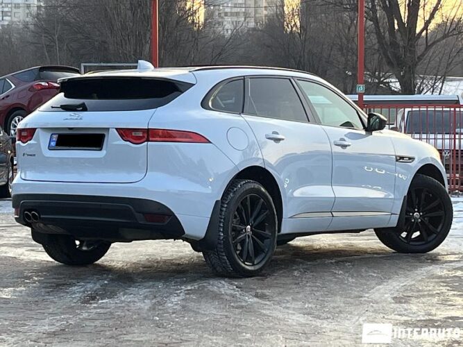 Jaguar F-Pace 35 interauto-car