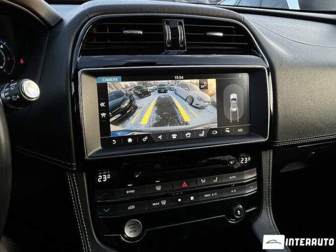 Jaguar F-Pace 46 interauto-car