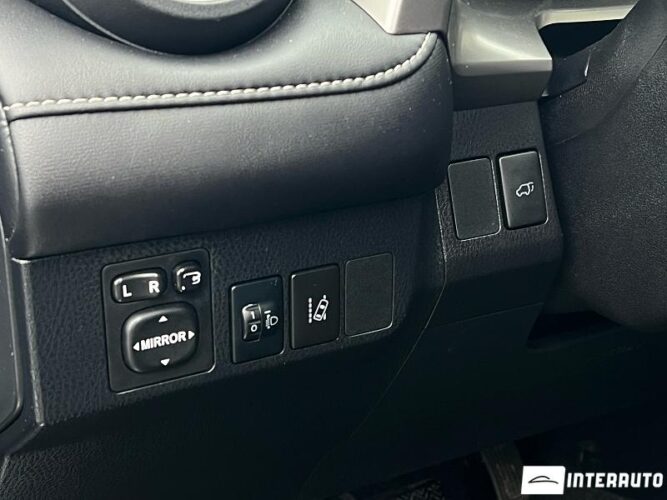 Toyota Rav-4 40 interauto-car