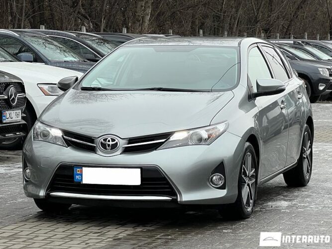 Toyota Auris 31 interauto-car