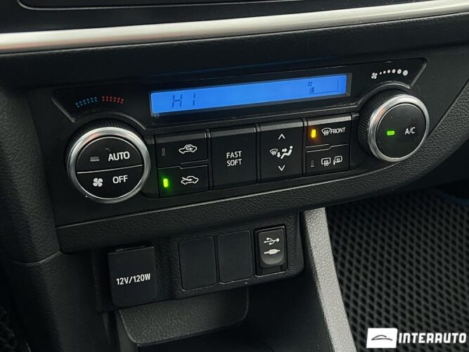 Toyota Auris 44 interauto-car