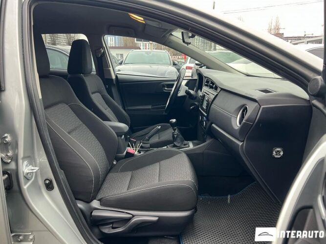 Toyota Auris 46 interauto-car