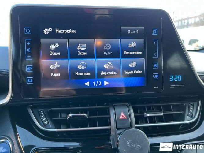 Toyota C-HR 43 interauto-car