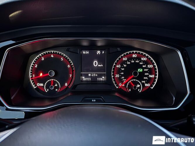 Volkswagen Jetta 41 interauto-car