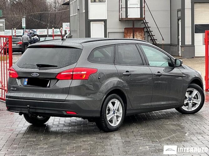 Ford Focus 33 interauto-car
