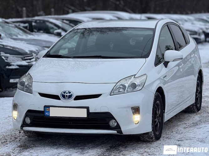 Toyota Prius 2013 doar la InterAuto