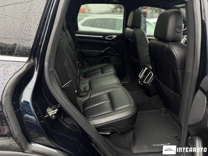 Porsche Cayenne S Hybrid 48 interauto-car