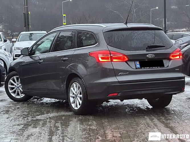 Ford Focus 33 interauto-car