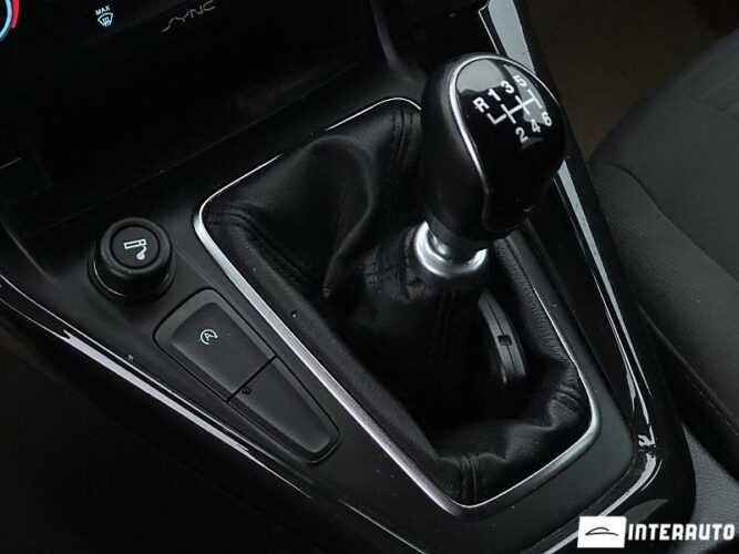 Ford Focus 41 interauto-car