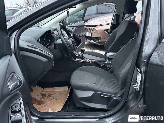 Ford Focus 34 interauto-car