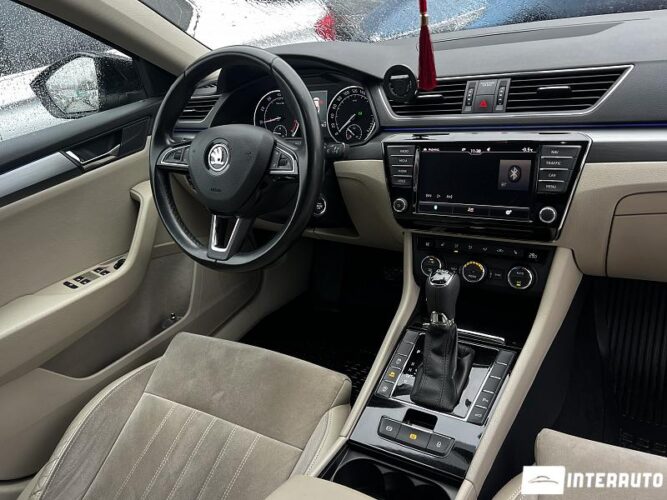 Skoda Superb 38 interauto-car