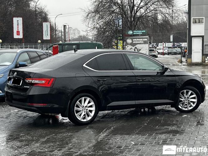 Skoda Superb 35 interauto-car