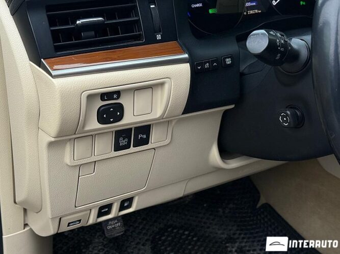 Lexus ES 300h 39 interauto-car