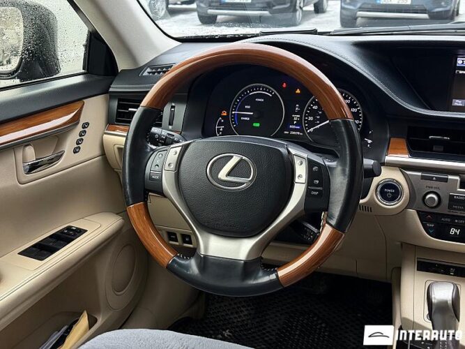 Lexus ES 300h 42 interauto-car