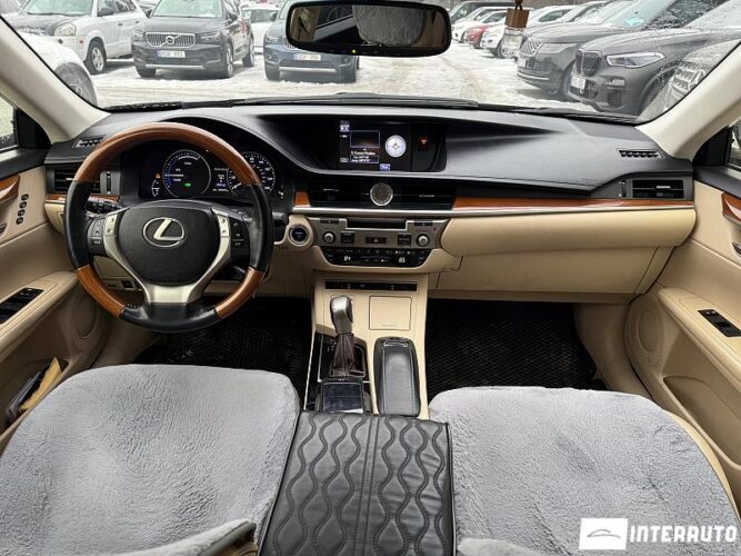 Lexus ES 300h 41 interauto-car
