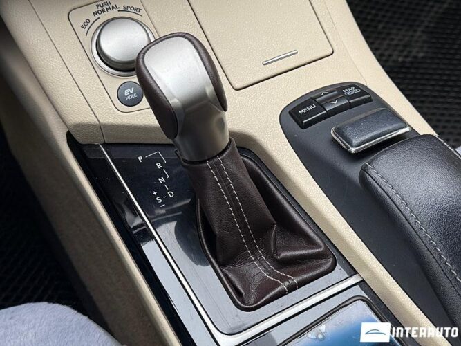 Lexus ES 300h 46 interauto-car