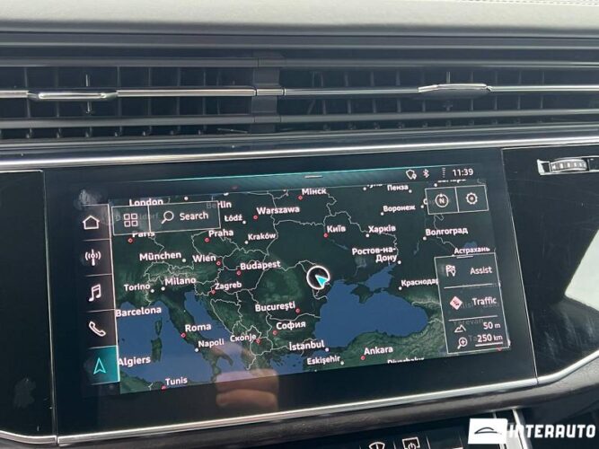 Audi Q8 54 interauto-car