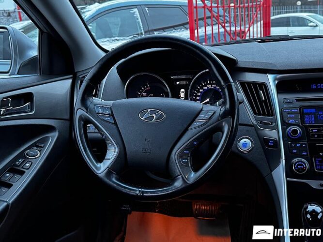 Hyundai Sonata 41 interauto-car
