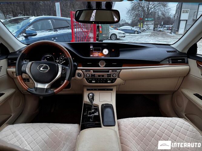 Lexus ES 300h 44 interauto-car