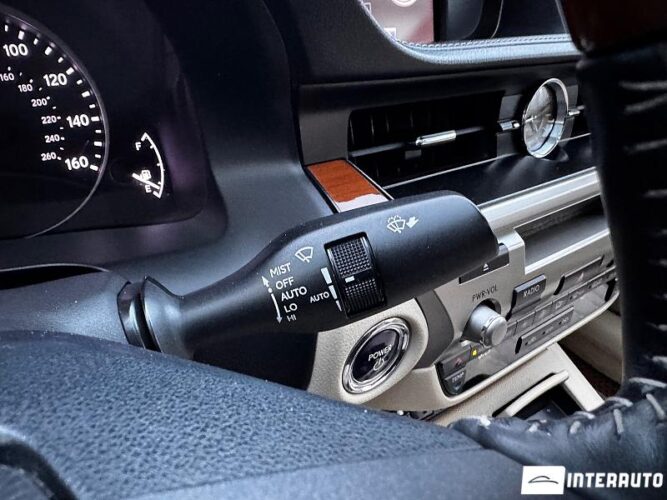 Lexus ES 300h 48 interauto-car