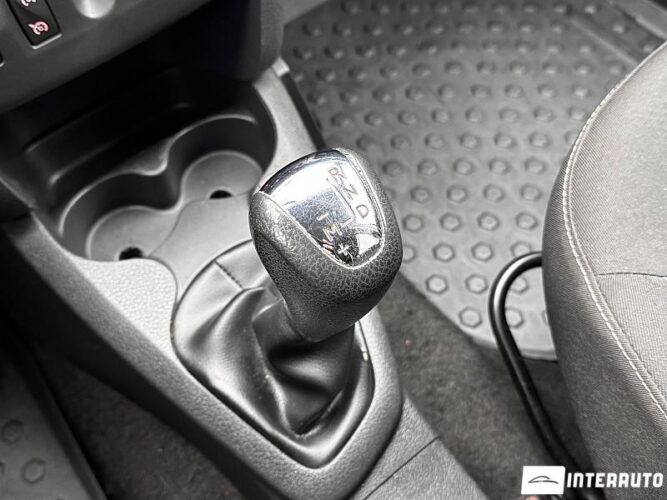 Dacia Logan MCV 41 interauto-car