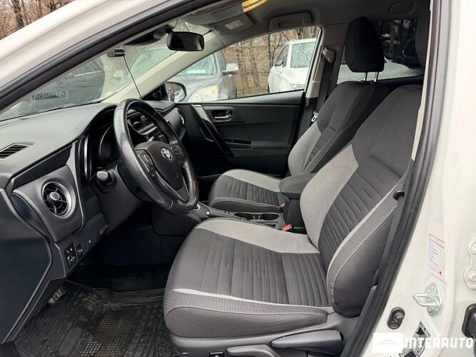 Toyota Auris 31 interauto-car