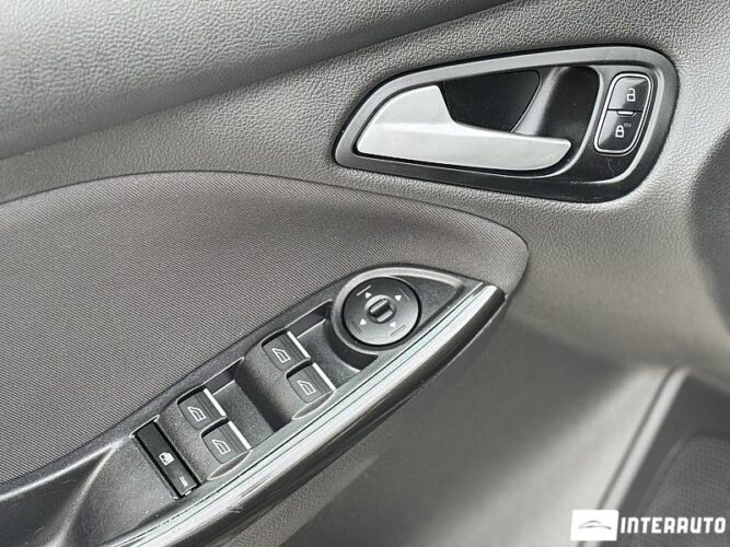 Ford Focus 38 interauto-car