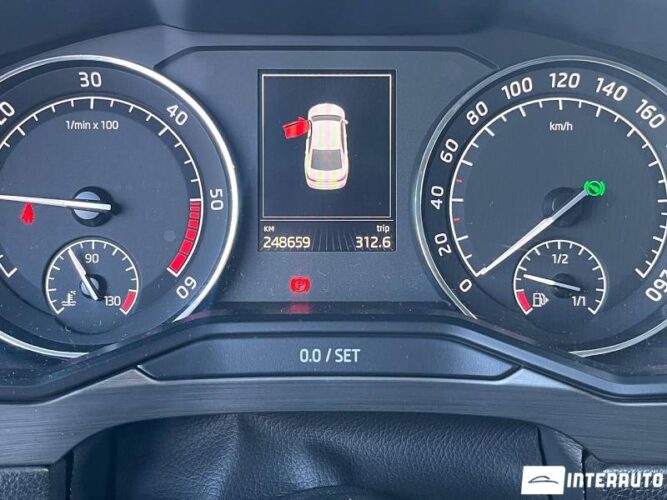 Skoda Superb 38 interauto-car