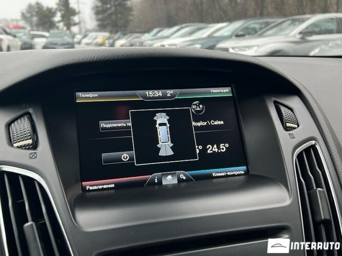 Ford Focus 43 interauto-car