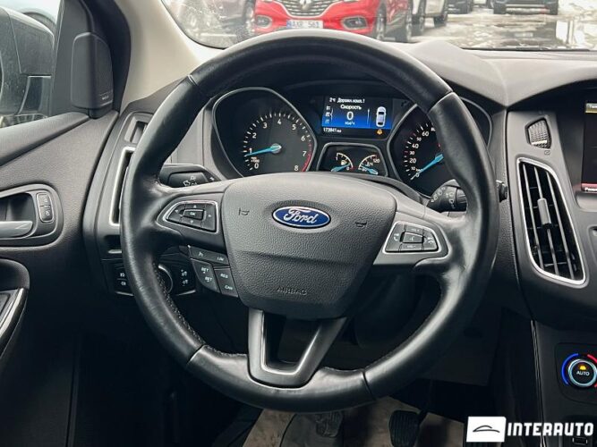 Ford Focus 41 interauto-car