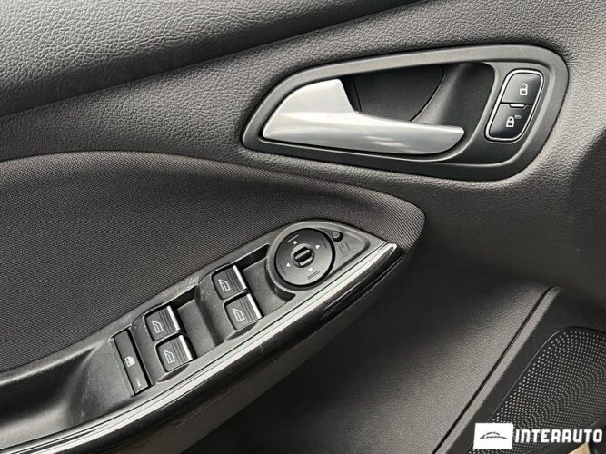 Ford Focus 37 interauto-car