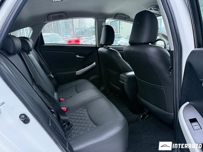 Toyota Prius 41 interauto-car