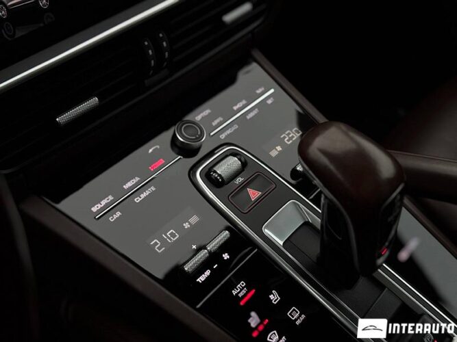 Porsche Cayenne 41 interauto-car