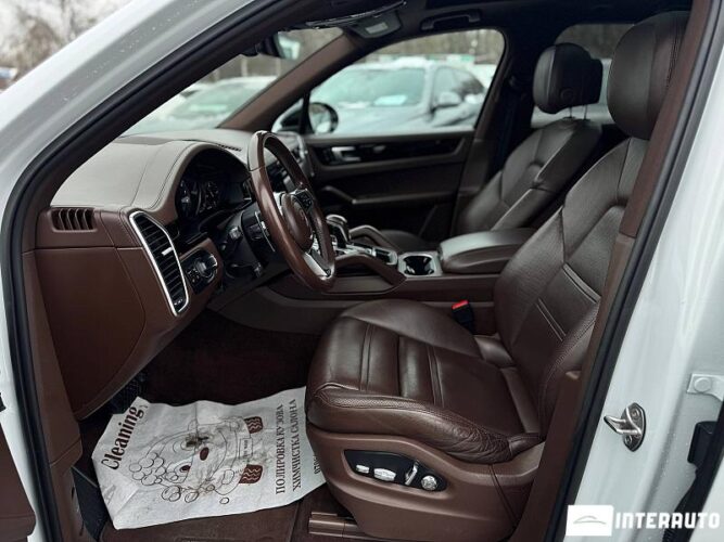 Porsche Cayenne 35 interauto-car