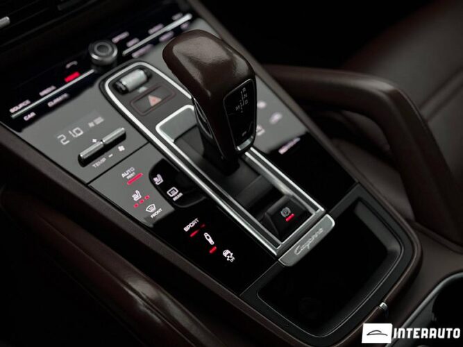 Porsche Cayenne 42 interauto-car