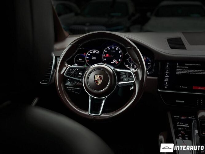 Porsche Cayenne 37 interauto-car