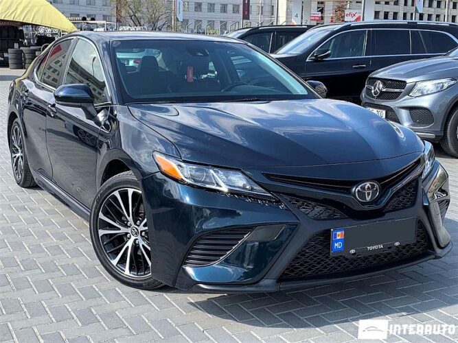Toyota Camry 2017 doar la InterAuto