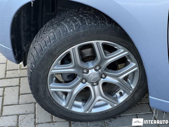 Mitsubishi Outlander 45 interauto-car