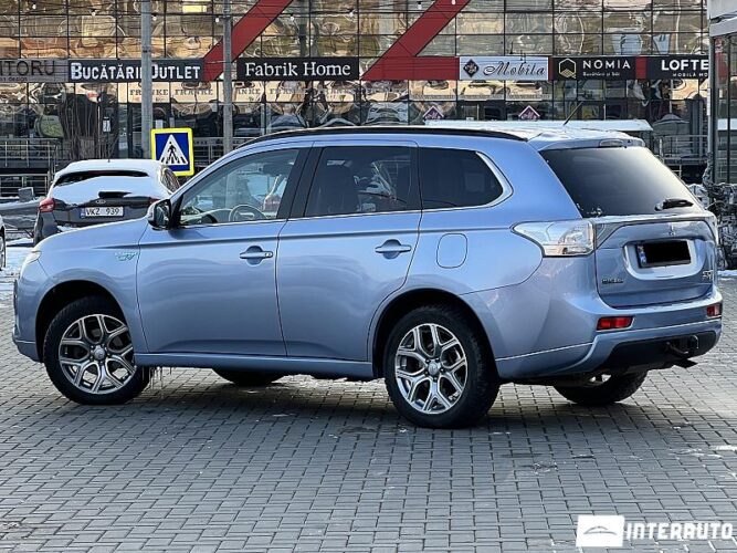 Mitsubishi Outlander 34 interauto-car