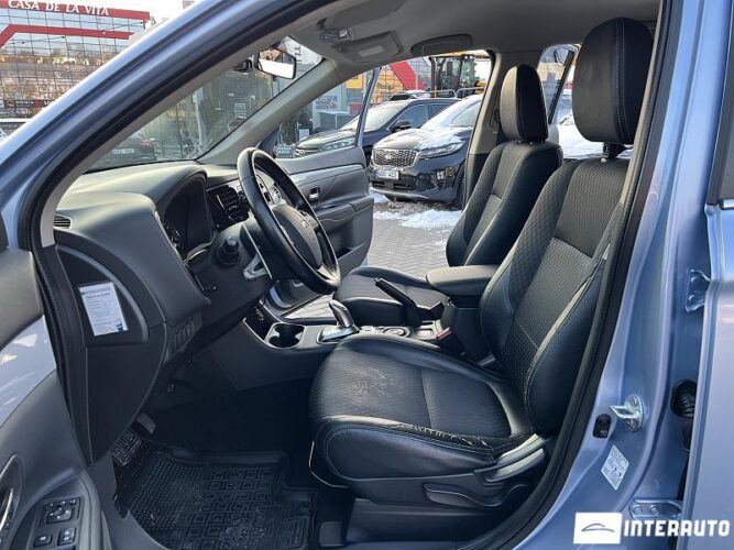 Mitsubishi Outlander 35 interauto-car
